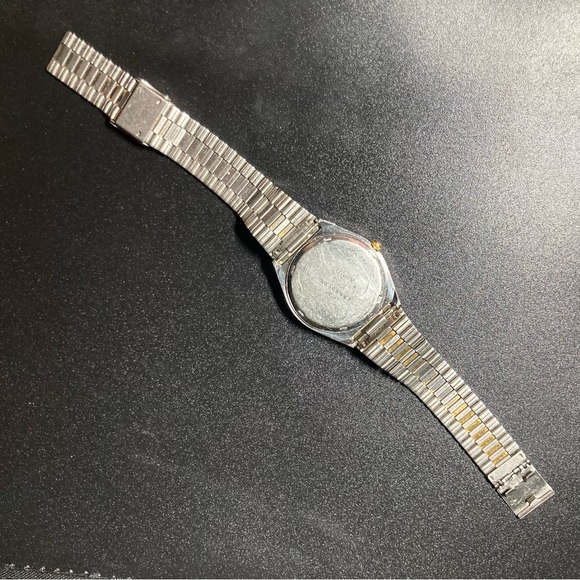 Vintage Citizen Quartz Men’s Octagonal Two Tone Watch w/ Date *FLAW* - Picture 5 of 11